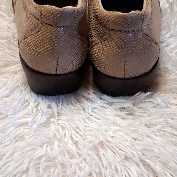 SAS Women's NWOT Tan Loafers - Picture 5 of 10